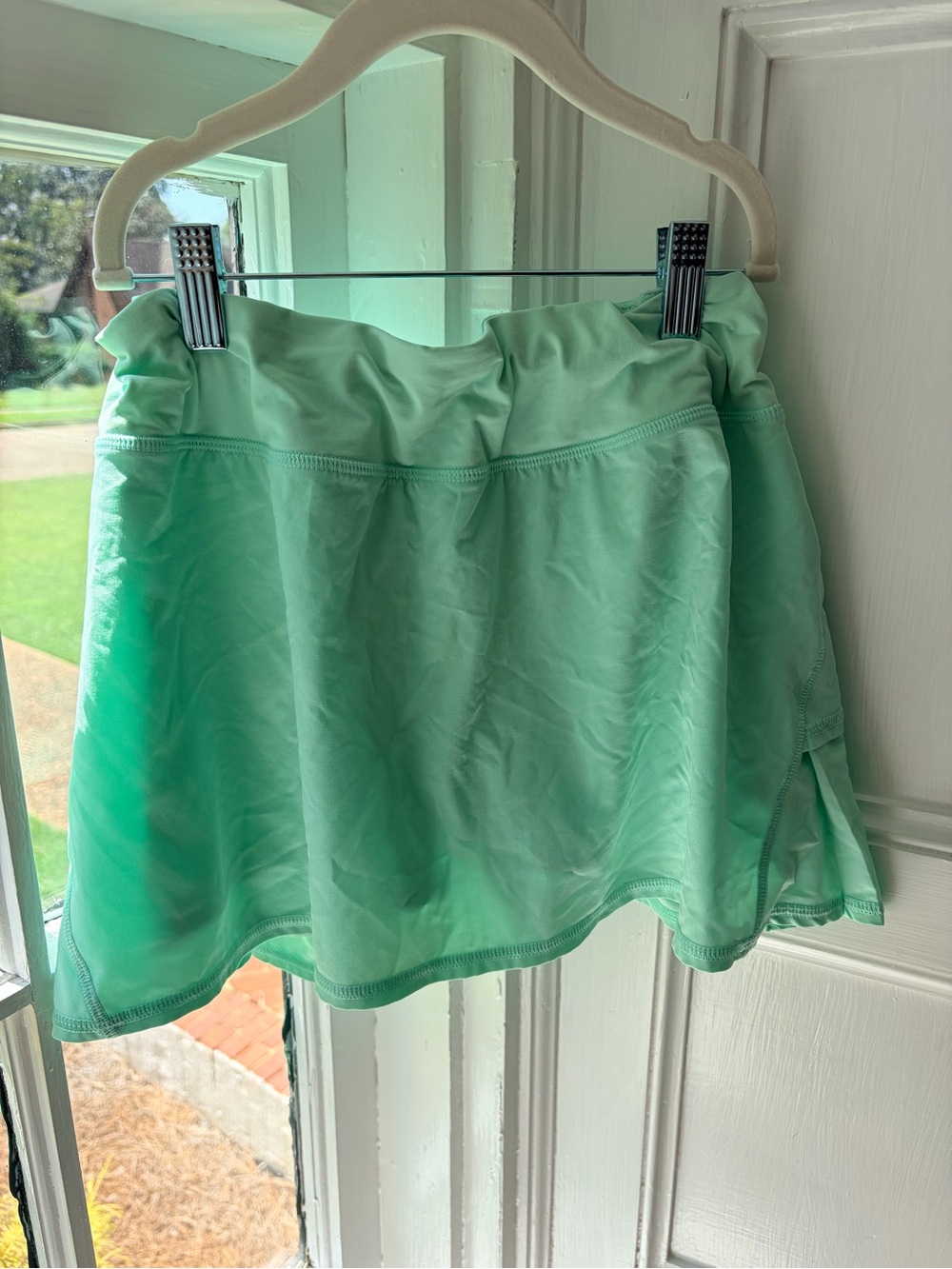 Lululemon mint skirt with ruffled back